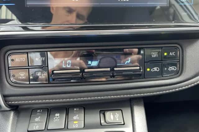 Toyota Auris (2015) thumbnail 16