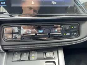 Toyota Auris (2015) thumbnail 16