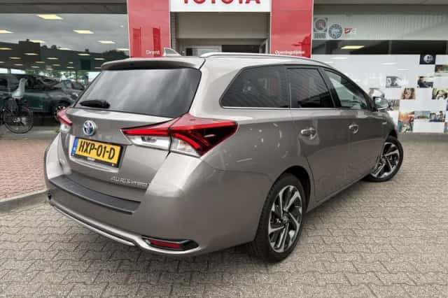 Toyota Auris (2015) thumbnail 4