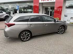 Toyota Auris (2015) thumbnail 5