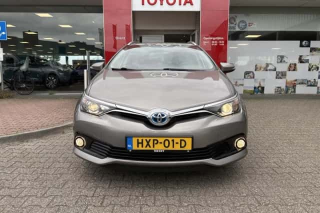 Toyota Auris (2015) thumbnail 6