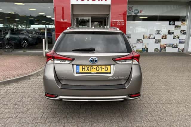 Toyota Auris (2015) thumbnail 7