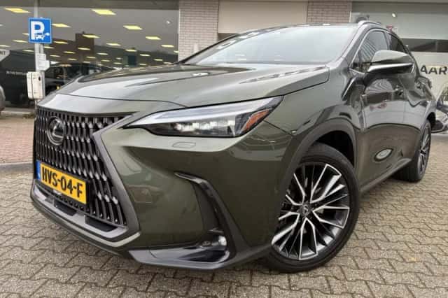 Lexus NX (2022) thumbnail 2