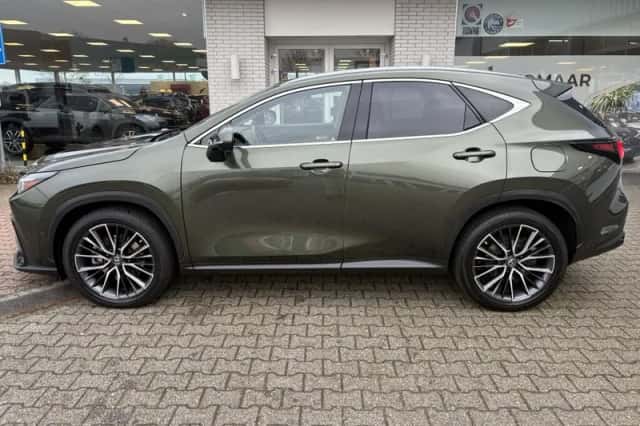 Lexus NX (2022) thumbnail 3