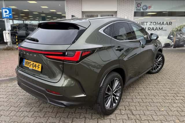 Lexus NX (2022) thumbnail 4
