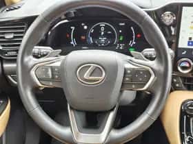 Lexus NX (2022) thumbnail 9