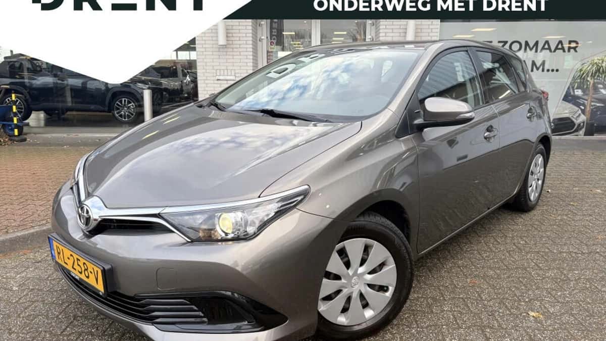 Toyota Auris (2017) — foto 1
