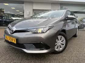 Toyota Auris (2017) thumbnail 2