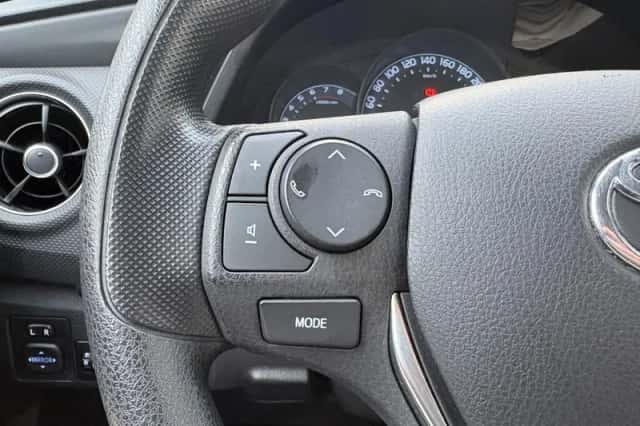Toyota Auris (2017) thumbnail 12