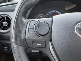 Toyota Auris (2017) thumbnail 12