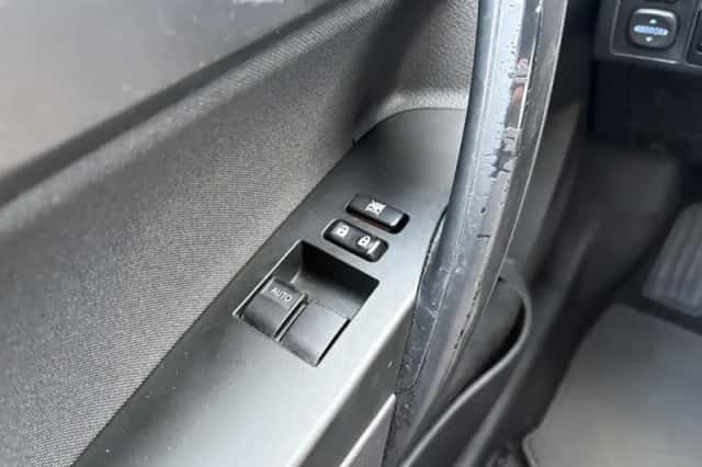 Toyota Auris (2017) thumbnail 23