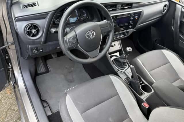 Toyota Auris (2017) thumbnail 25