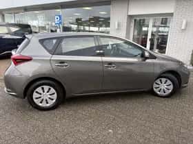 Toyota Auris (2017) thumbnail 4