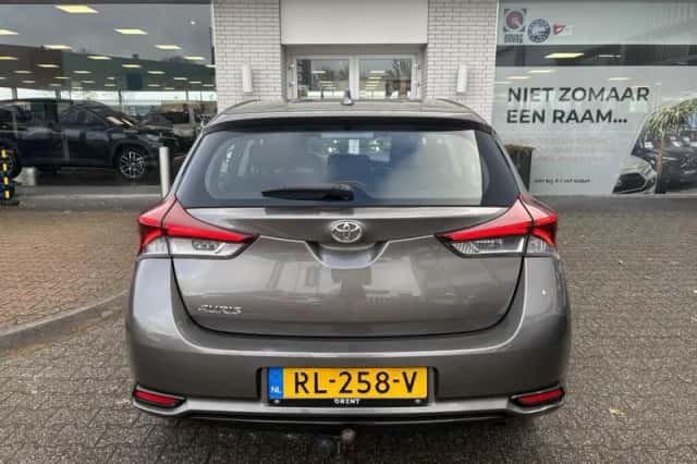 Toyota Auris (2017) thumbnail 7