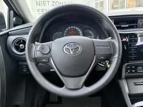 Toyota Auris (2017) thumbnail 10