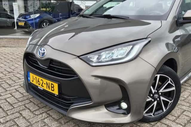 Toyota Yaris (2020) thumbnail 2