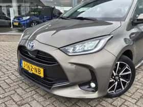 Toyota Yaris (2020) thumbnail 2