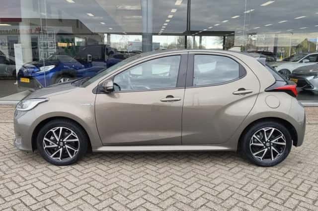 Toyota Yaris (2020) thumbnail 3