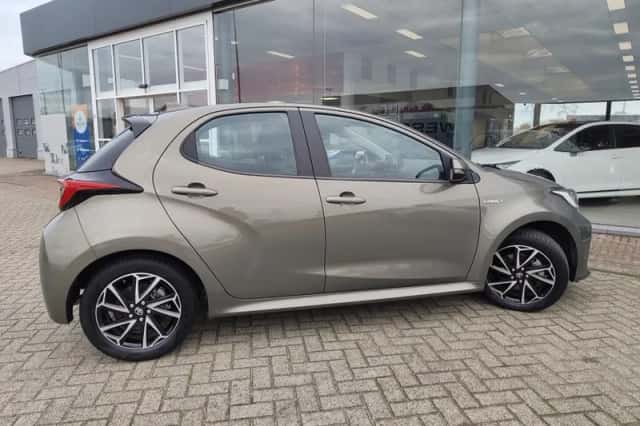 Toyota Yaris (2020) thumbnail 5