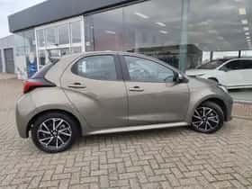 Toyota Yaris (2020) thumbnail 5