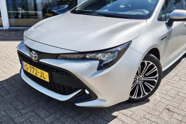 Toyota Corolla (2019) thumbnail 2