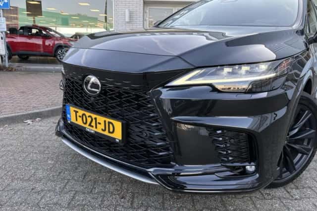 Lexus RX (2023) thumbnail 2