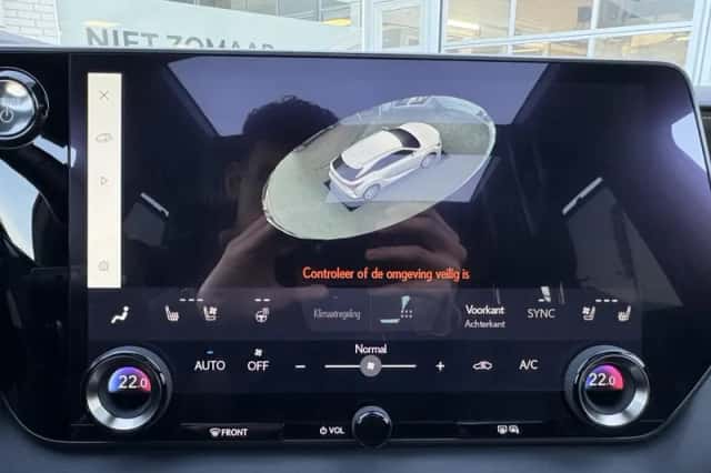 Lexus RX (2023) thumbnail 23