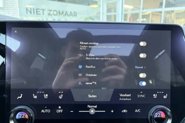 Lexus RX (2023) thumbnail 24