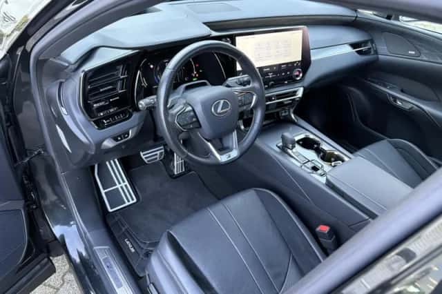 Lexus RX (2023) thumbnail 35