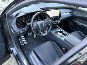Lexus RX (2023) thumbnail 35