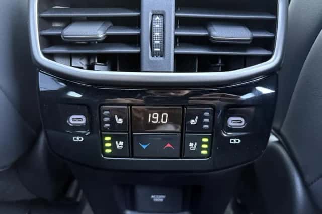 Lexus RX (2023) thumbnail 43