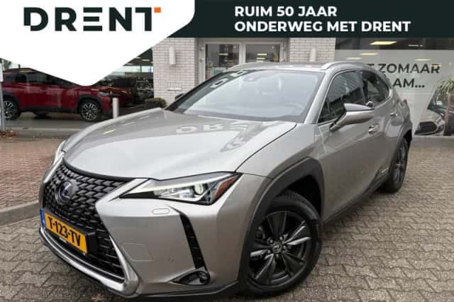 Lexus UX (2022) thumbnail 1
