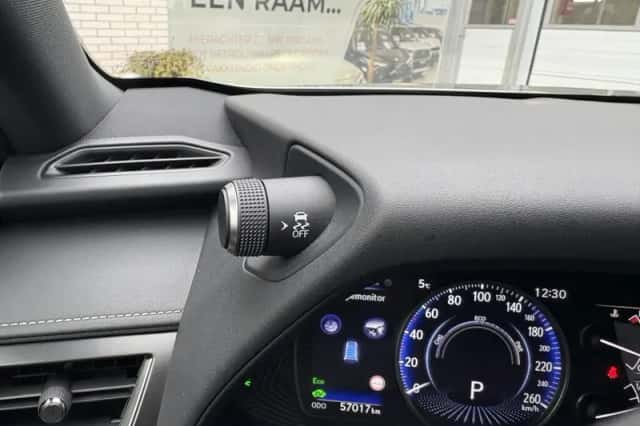 Lexus UX (2022) thumbnail 15