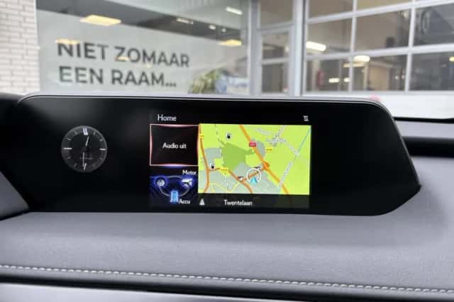 Lexus UX (2022) thumbnail 22