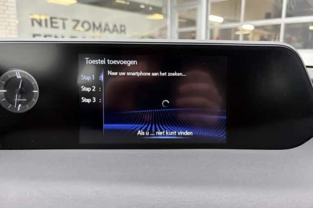 Lexus UX (2022) thumbnail 23