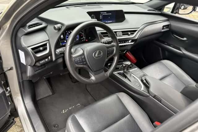 Lexus UX (2022) thumbnail 32