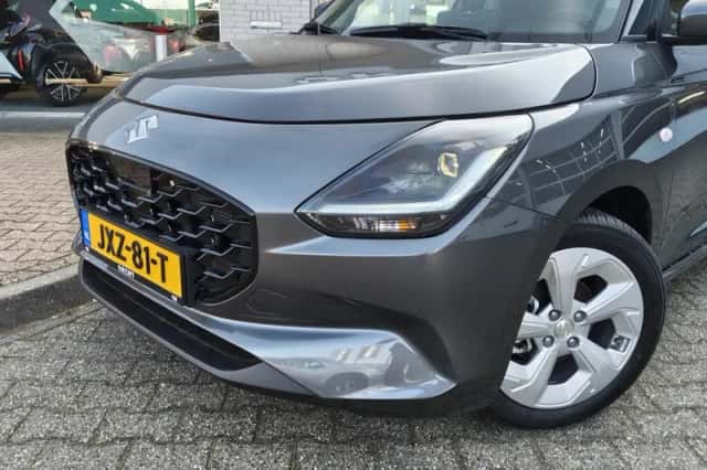 Suzuki Swift (2025) thumbnail 2