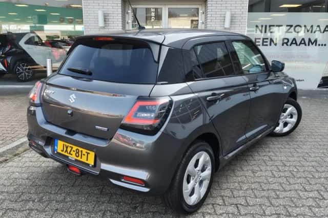 Suzuki Swift (2025) thumbnail 4