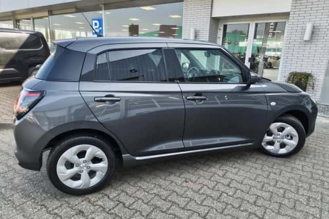 Suzuki Swift (2025) thumbnail 5