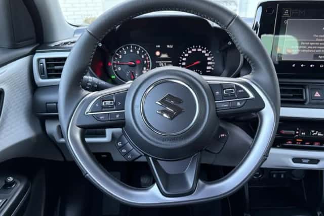 Suzuki Swift (2025) thumbnail 9