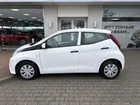 Toyota Aygo (2022) thumbnail 3