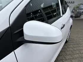 Toyota Aygo (2022) thumbnail 32