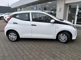 Toyota Aygo (2022) thumbnail 5