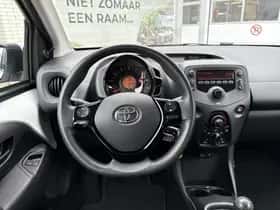 Toyota Aygo (2022) thumbnail 8