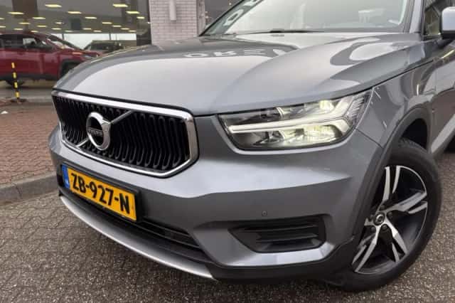 Volvo XC40 (2019) thumbnail 2