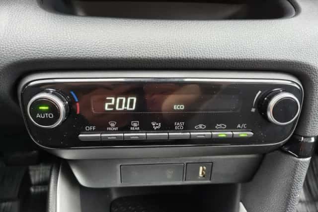 Toyota Yaris (2021) thumbnail 17