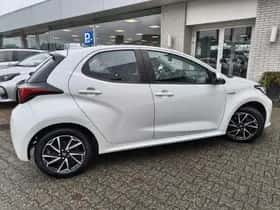Toyota Yaris (2021) thumbnail 4