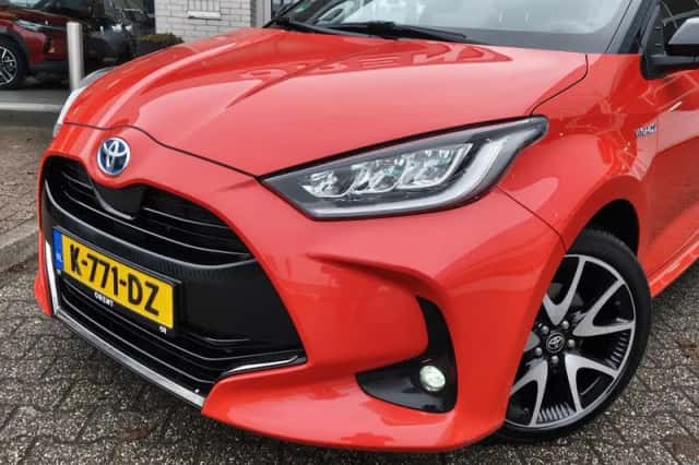 Toyota Yaris (2020) thumbnail 2
