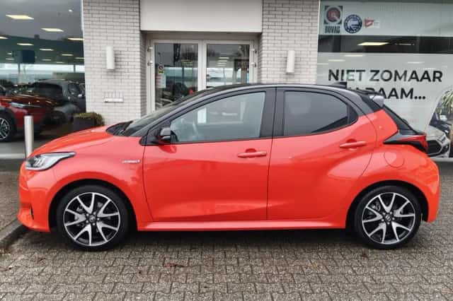 Toyota Yaris (2020) thumbnail 3
