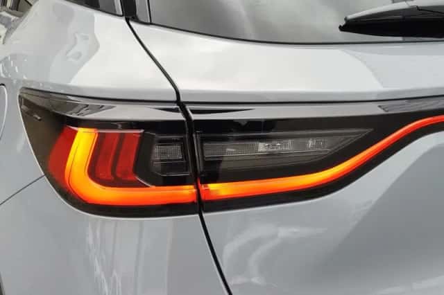 Lexus LBX (2025) thumbnail 35